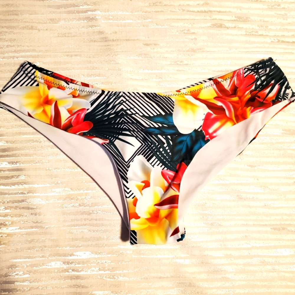 NWOT Cupshe Bikini Bottom